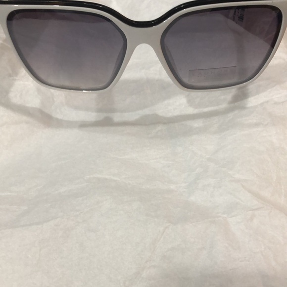 Laundry Shelli‎ Segal LS310 white black trim brow bar square look sunglasses new